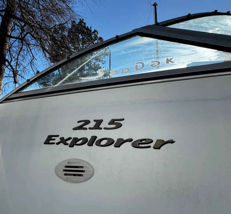 Slide: The Image of 2001 Aquasport 215 Explorer - 32