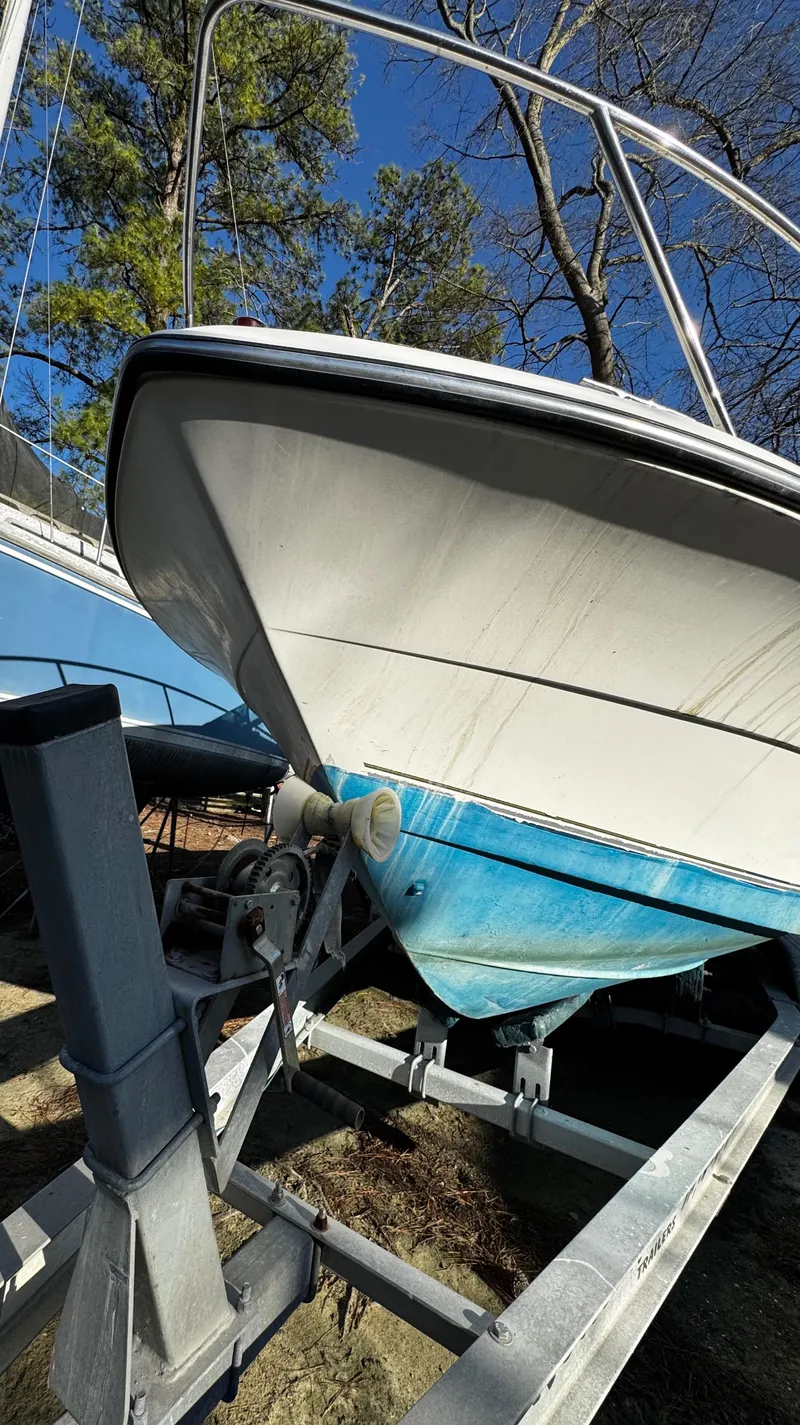 Slide: The Image of 2001 Aquasport 215 Explorer - 34