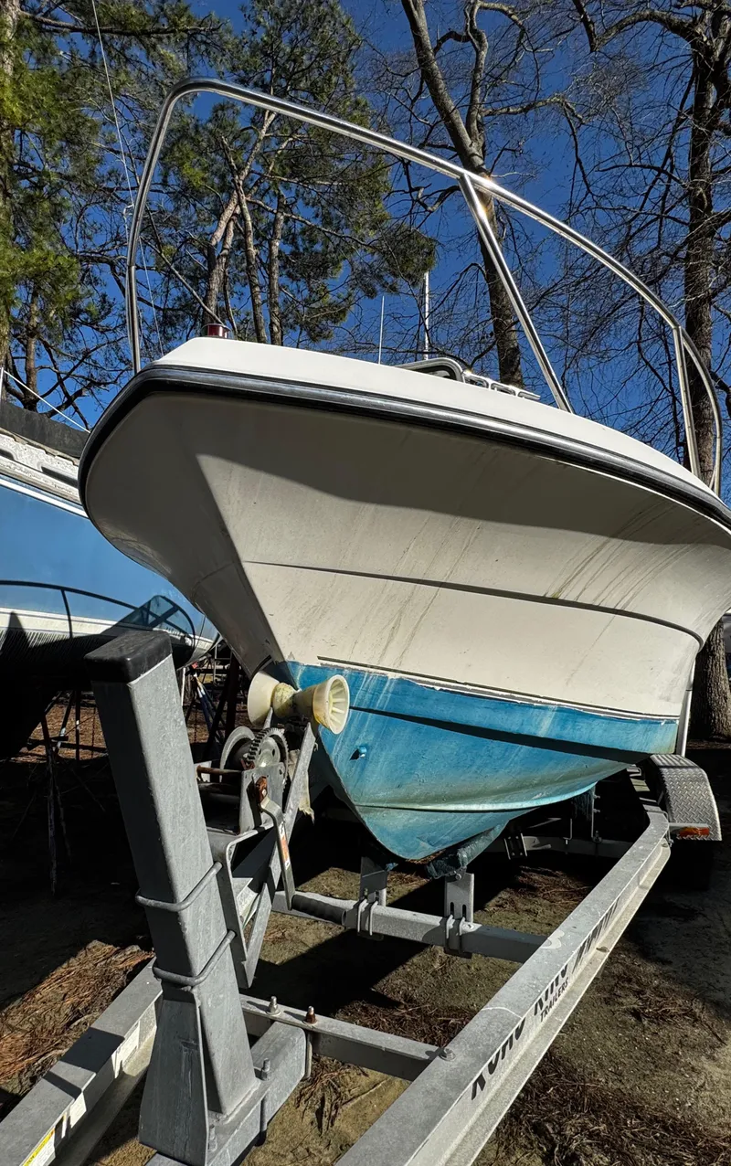 Slide: The Image of 2001 Aquasport 215 Explorer - 38