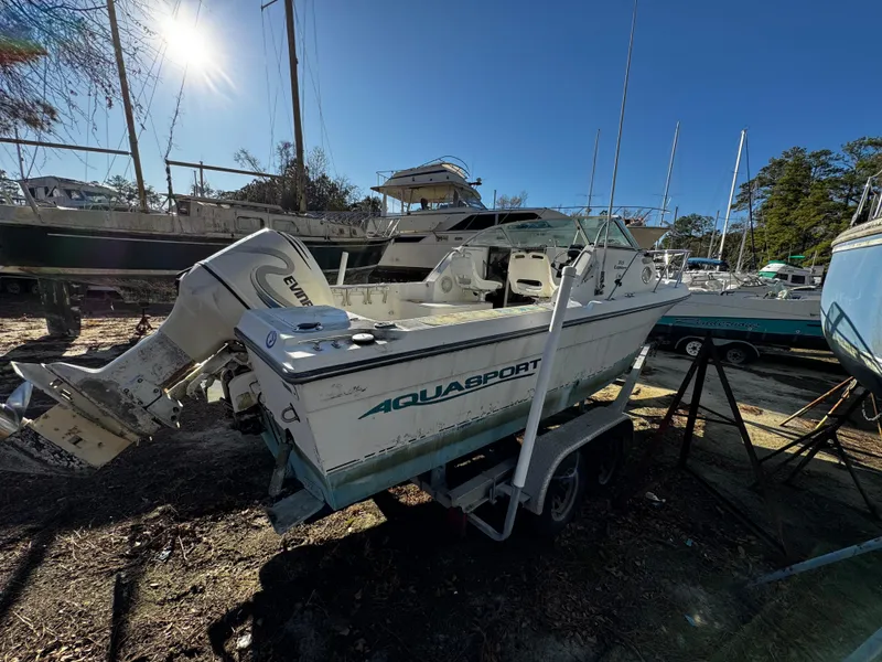 Slide: The Image of 2001 Aquasport 215 Explorer - 42