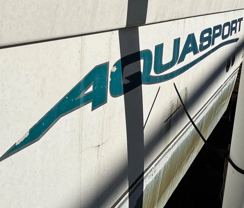 Slide: The Image of 2001 Aquasport 215 Explorer - 45