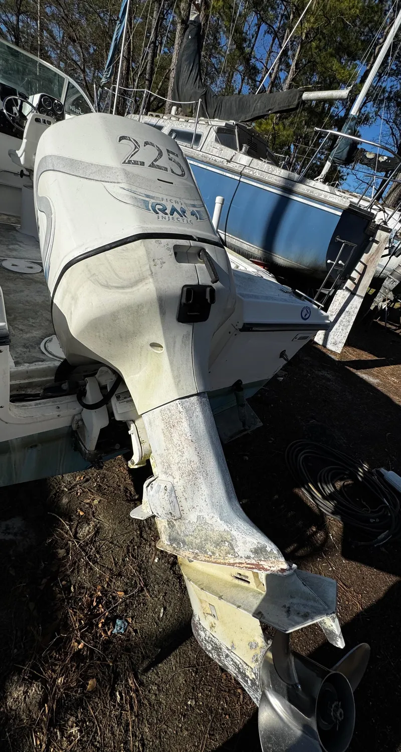 Slide: The Image of 2001 Aquasport 215 Explorer - 46