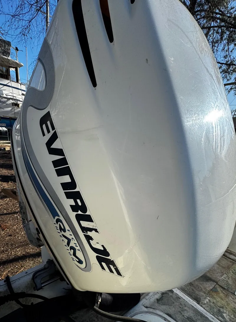 Slide: The Image of 2001 Aquasport 215 Explorer - 48