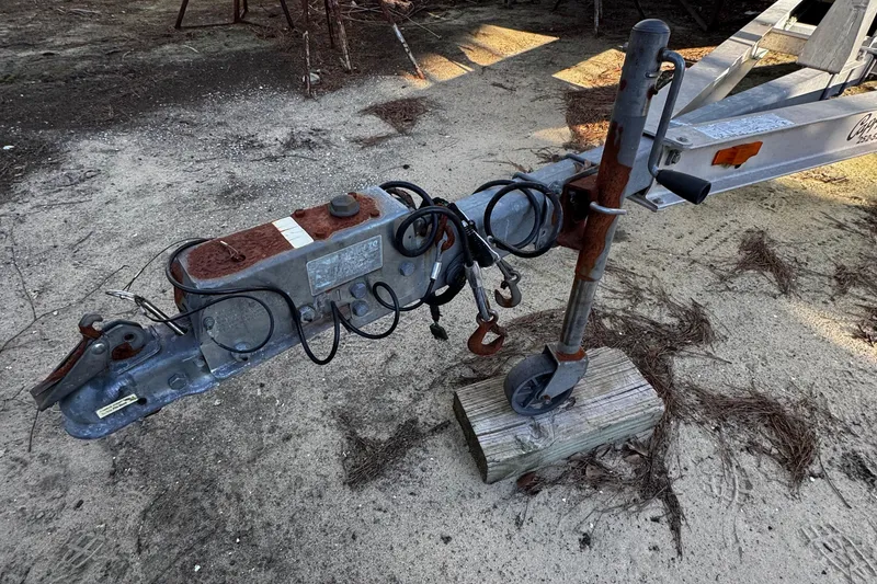 Slide: The Image of 2001 Aquasport 215 Explorer - 50