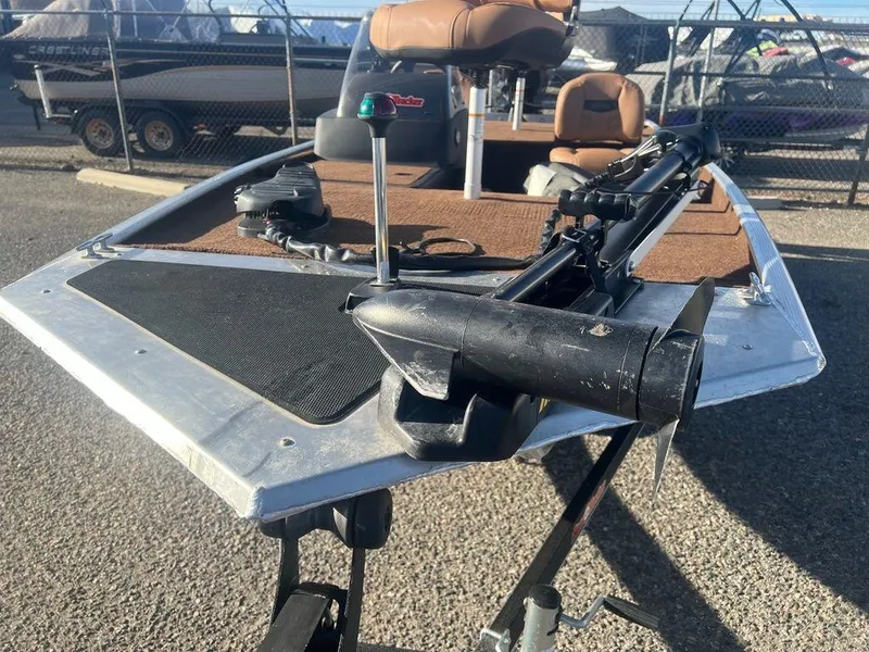 Slide: The Image of 2018 Tracker BASS TRACKER® 40th Anniversary Heritage Edition boat with trolling motor. - 11