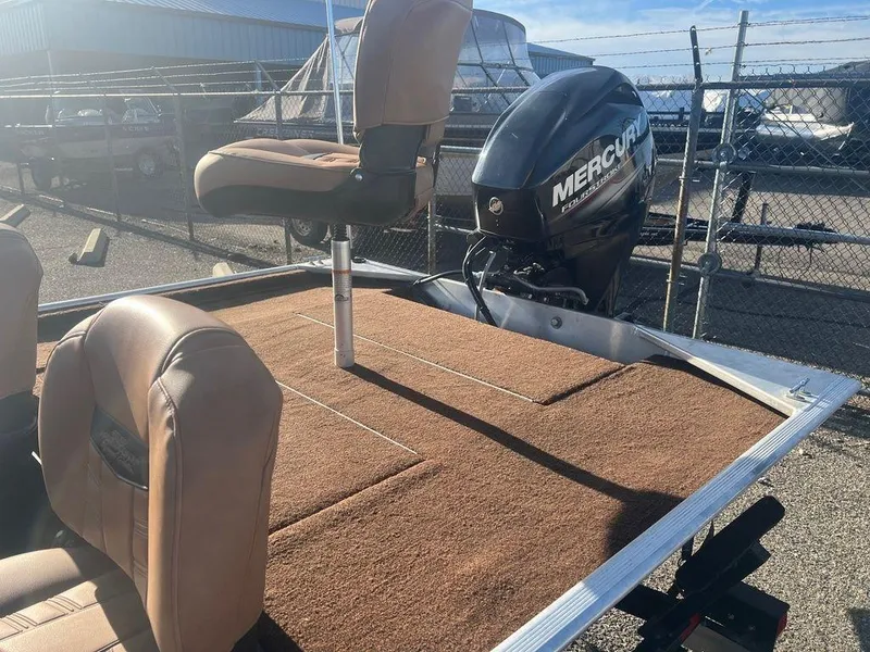 Slide: The Image of 2018 Tracker BASS TRACKER® 40th Anniversary Heritage Edition boat with Mercury engine. - 14