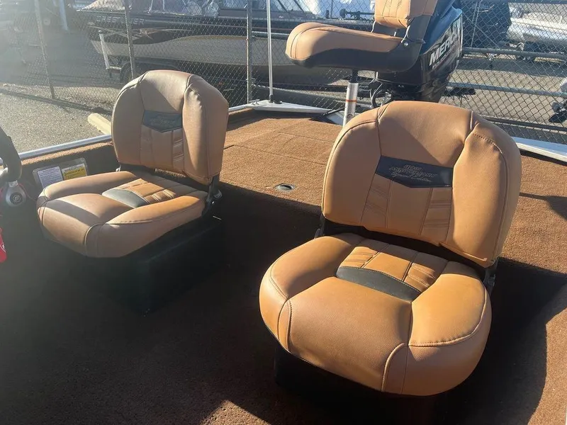 Slide: The Image of 2018 Tracker BASS TRACKER® 40th Anniversary Heritage Edition boat seats in sunlight. - 15