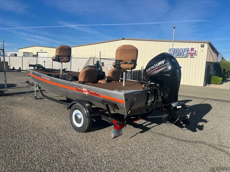 Slide: The Image of 2018 Tracker BASS TRACKER® 40th Anniversary Heritage Edition boat with Mercury engine. - 18