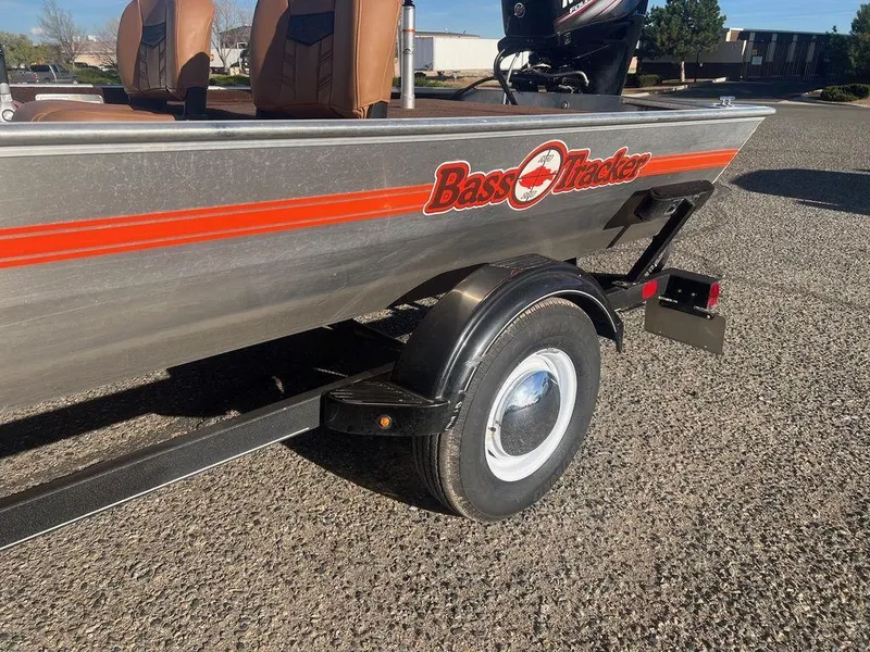 Slide: The Image of 2018 Tracker BASS TRACKER® 40th Anniversary Heritage Edition boat on trailer, side view. - 20