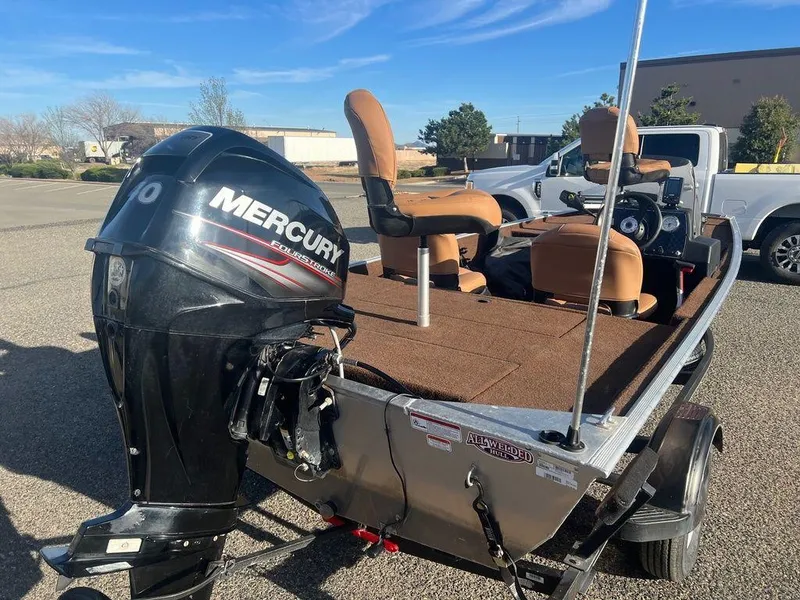 Slide: The Image of 2018 Tracker BASS TRACKER® 40th Anniversary Heritage Edition boat with Mercury engine. - 5