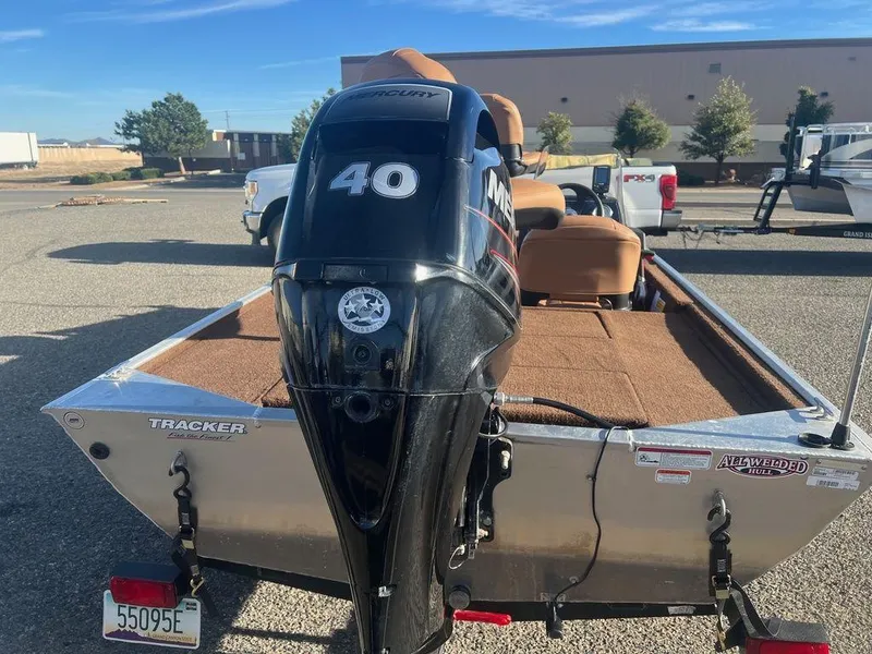 Slide: The Image of 2018 Tracker BASS TRACKER® 40th Anniversary Heritage Edition boat with Mercury 40 engine. - 6