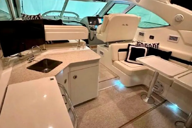 Slide: The Image of Sea Ray 470 Sundancer 2011 - 15