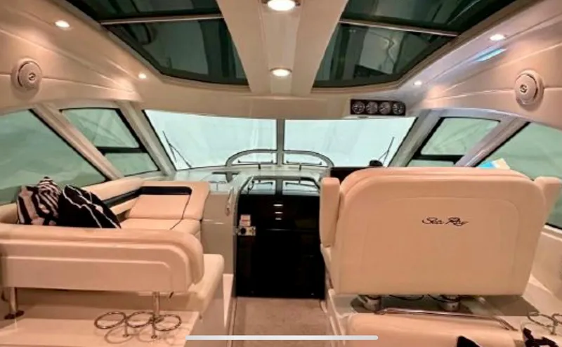 Slide: The Image of Sea Ray 470 Sundancer 2011 - 18