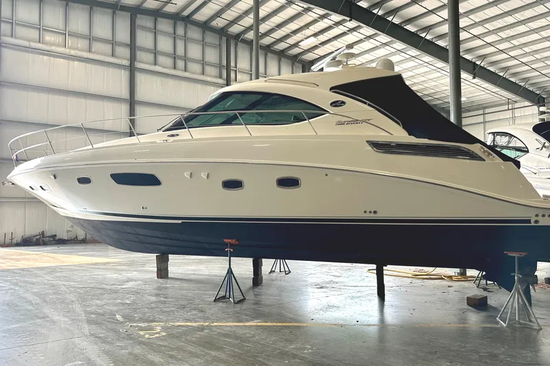 Slide: The Image of Sea Ray 470 Sundancer 2011 - 3