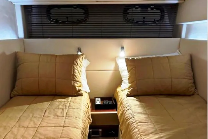 Slide: The Image of Sea Ray 470 Sundancer 2011 - 33