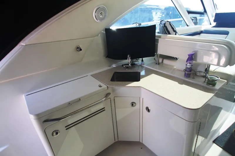 Slide: The Image of Sea Ray 470 Sundancer 2011 - 60