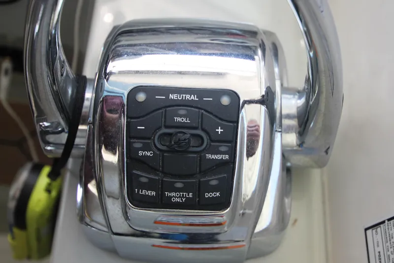 Slide: The Image of Sea Ray 470 Sundancer 2011 - 64