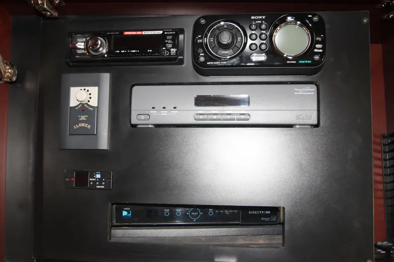 Slide: The Image of Sea Ray 470 Sundancer 2011 - 65