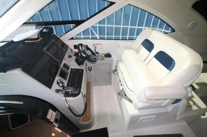 Slide: The Image of Sea Ray 470 Sundancer 2011 - 68