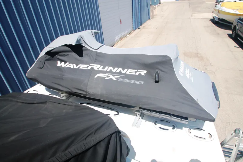 Slide: The Image of Sea Ray 470 Sundancer 2011 - 71