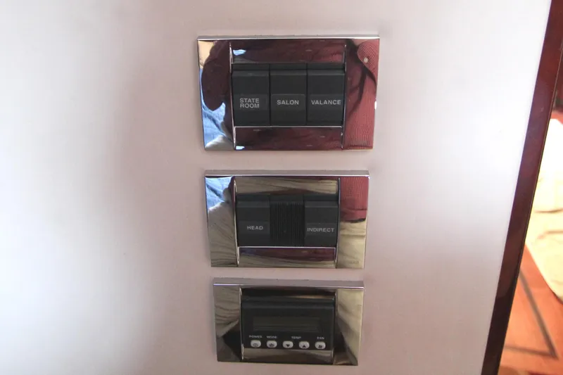 Slide: The Image of Sea Ray 470 Sundancer 2011 - 79