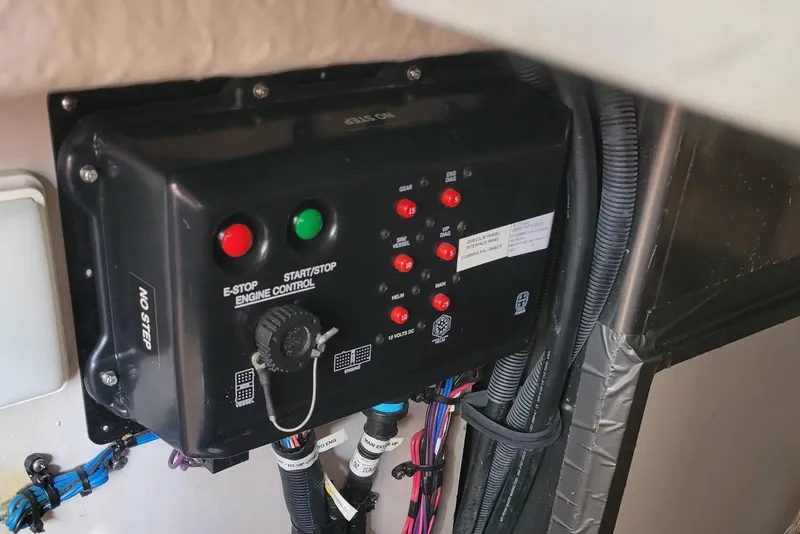 Slide: The Image of Engine Cutoff Switch - 90