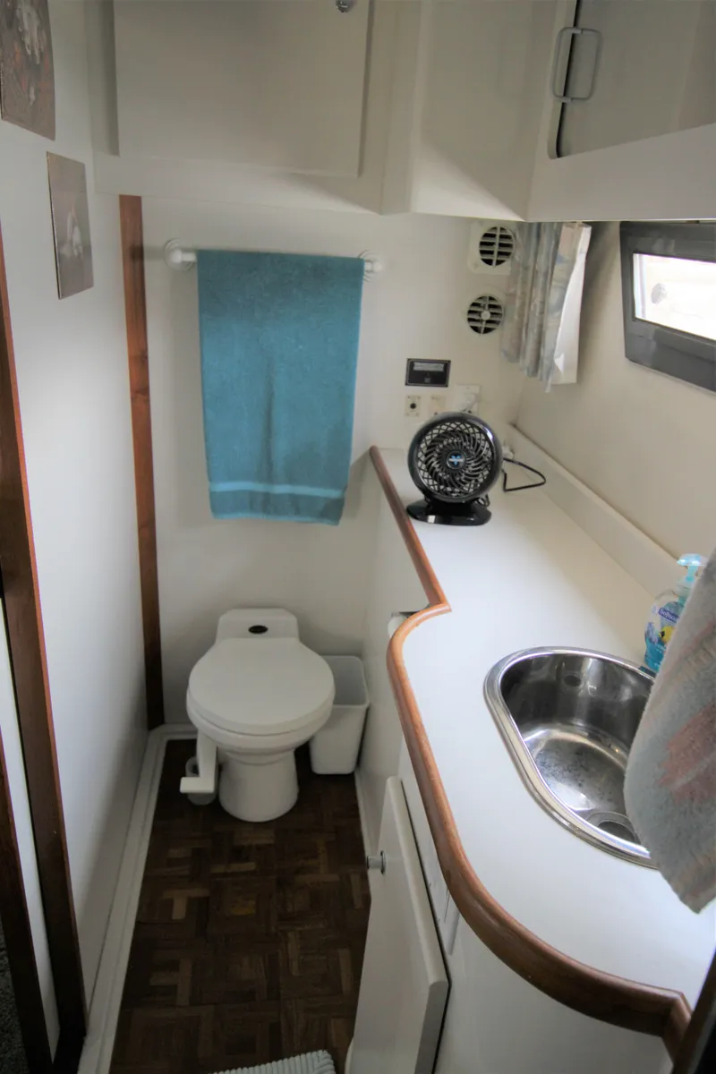 Slide: The Image of Master Head and Vanity - 25