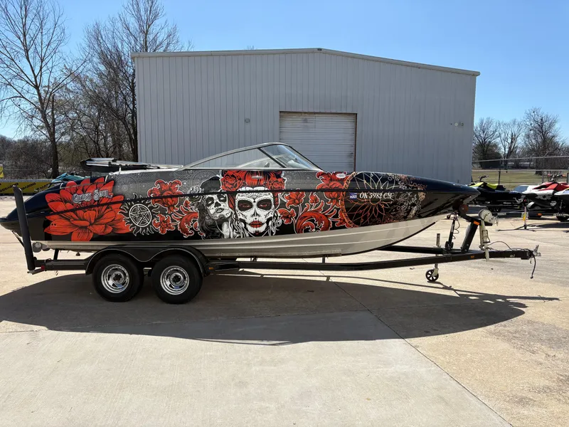 Slide: The Image of 2005 Yamaha Boats 230 SX with vibrant skull and floral artwork on trailer. - 3