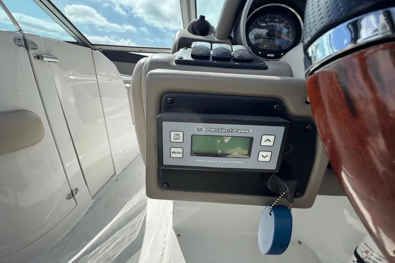 Slide: The Image of Crownline Boats 255SS 2013 - 32