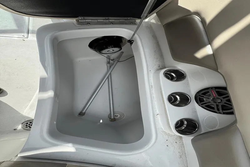 Slide: The Image of Crownline Boats 255SS 2013 - 44