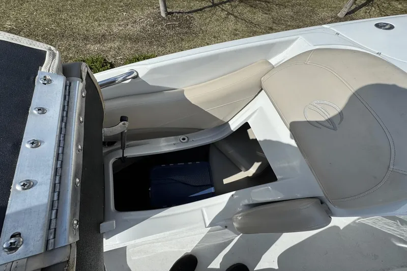 Slide: The Image of Crownline Boats 255SS 2013 - 49