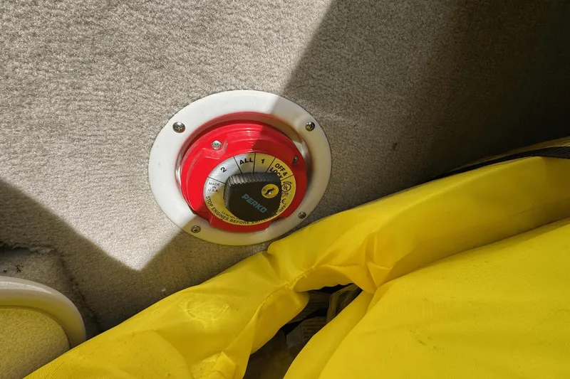 Slide: The Image of Crownline Boats 255SS 2013 - 60