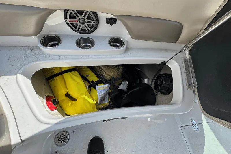 Slide: The Image of Crownline Boats 255SS 2013 - 61