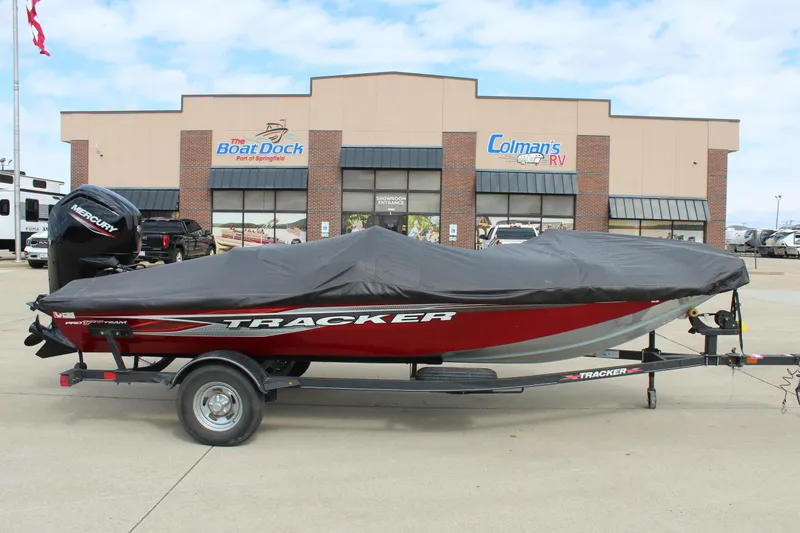 Slide: The Image of 2022 Tracker Pro Team 175 TXW boat with cover, parked outside dealership. - 8