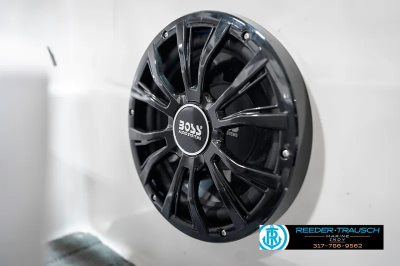 Slide: The Image of Speaker on 2018 Yamaha SX190 boat, featuring Boss Audio Systems. - 41