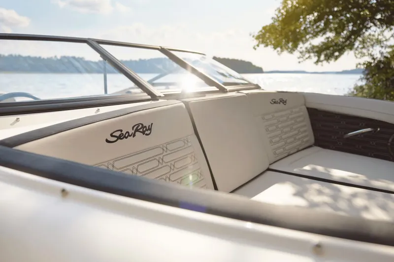 Slide: The Image of Sea Ray SPX 190 Outboard 2025 - 14