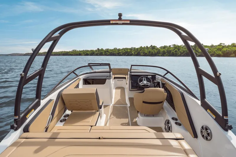 Slide: The Image of Sea Ray SPX 190 Outboard 2025 - 16