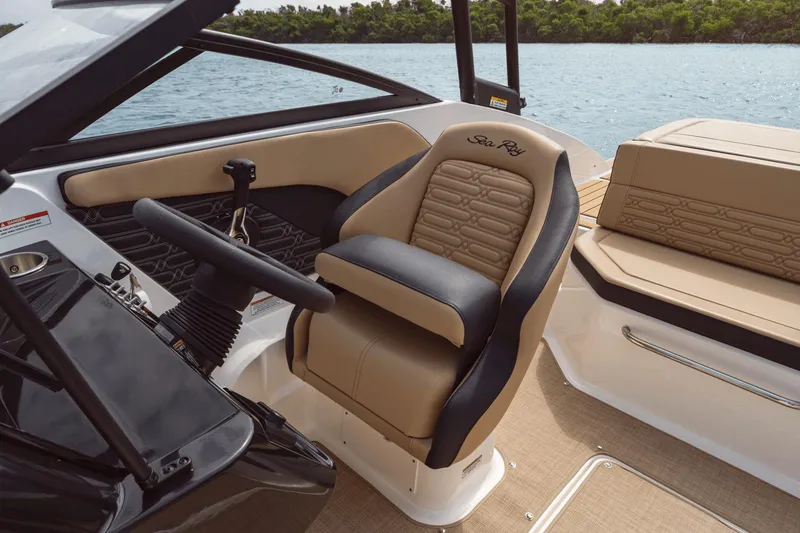 Slide: The Image of Sea Ray SPX 190 Outboard 2025 - 36