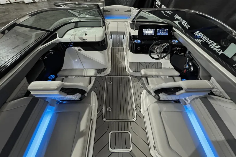 Slide: The Image of Sea Ray SLX 260 2025 - 21