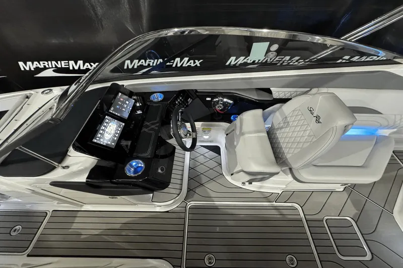 Slide: The Image of Sea Ray SLX 260 2025 - 32