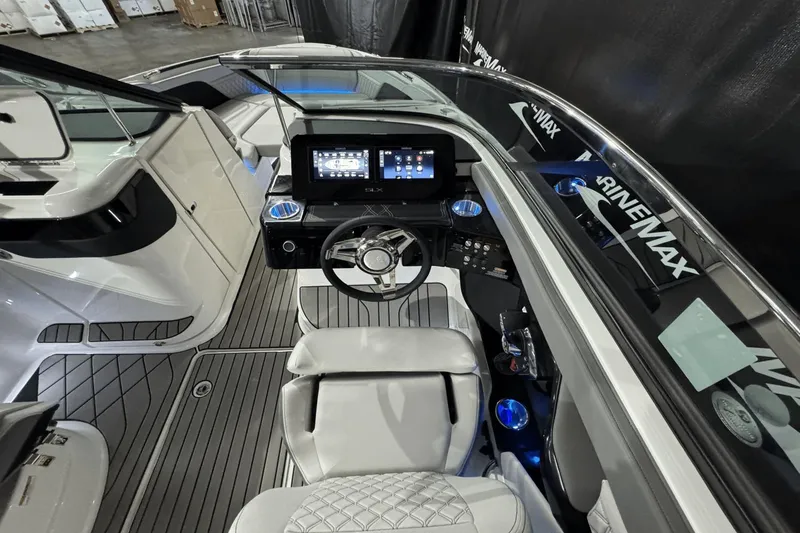 Slide: The Image of Sea Ray SLX 260 2025 - 34