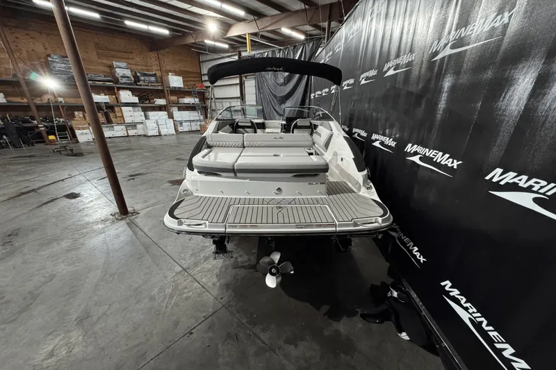 Slide: The Image of Sea Ray SLX 260 2025 - 5