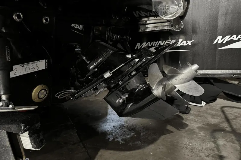 Slide: The Image of Sea Ray SLX 260 2025 - 6