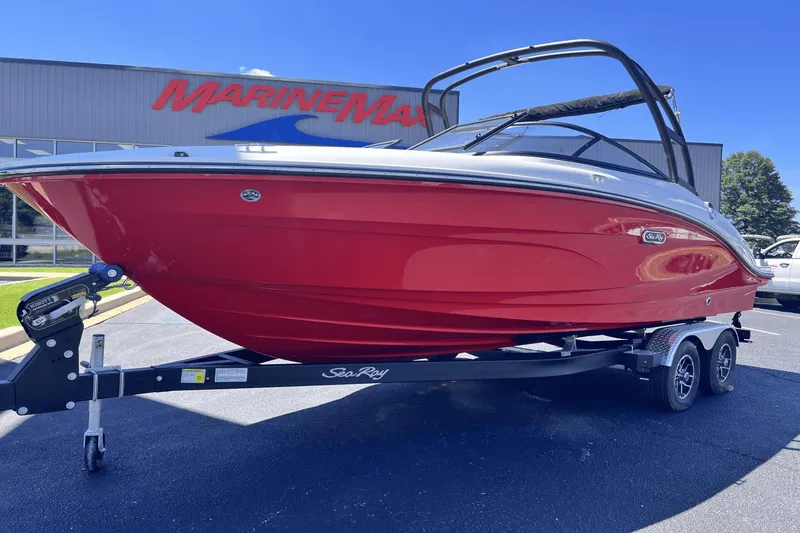 Slide: The Image of Sea Ray SPX 210 2025 - 2