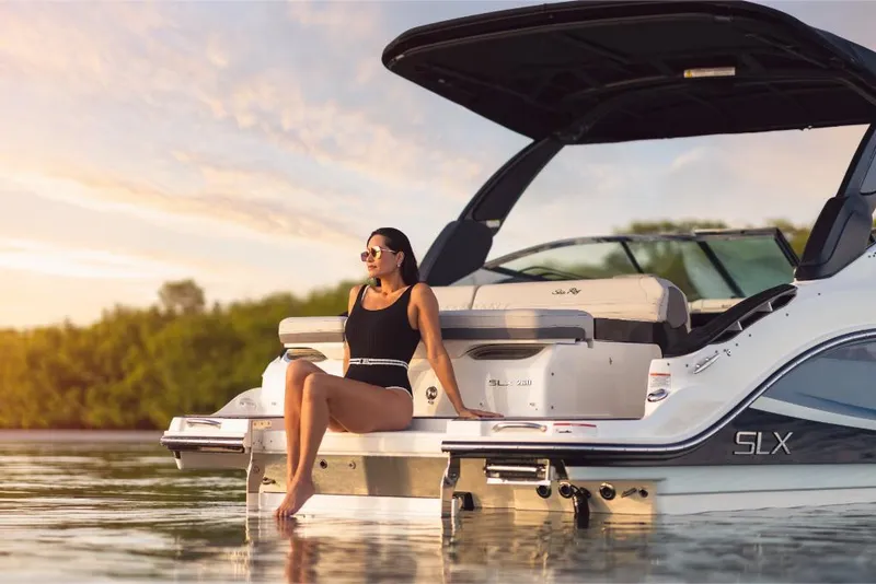 Slide: The Image of 2023-Sea-Ray-SLX-260-MarineMax - 9