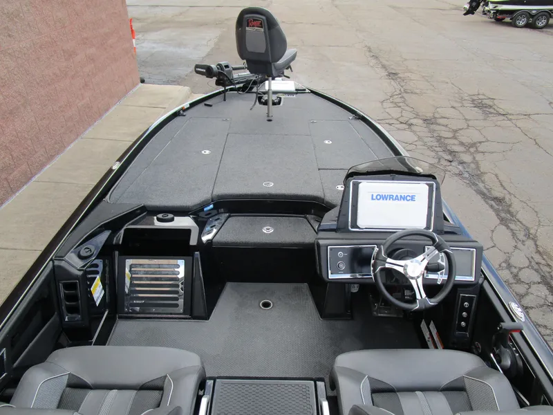 Slide: The Image of 2024 Ranger Z521 Ranger Cup boat interior with Lowrance system and seating. - 15