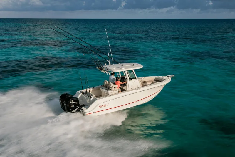 Slide: The Image of Boston Whaler 250 Outrage 2025 - 36