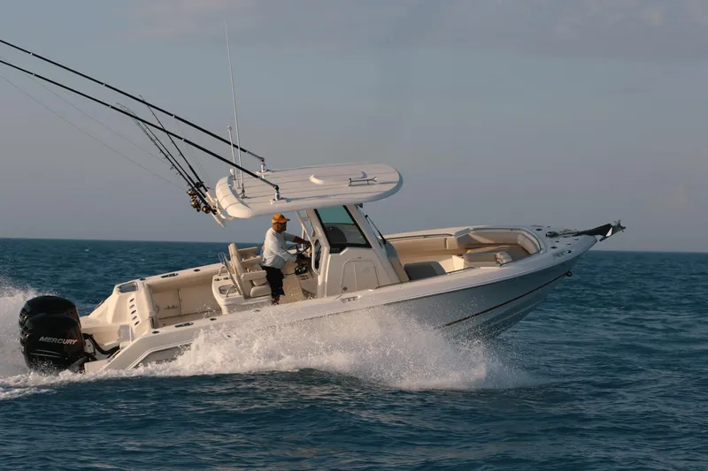 Slide: The Image of Boston Whaler 250 Outrage 2025 - 60