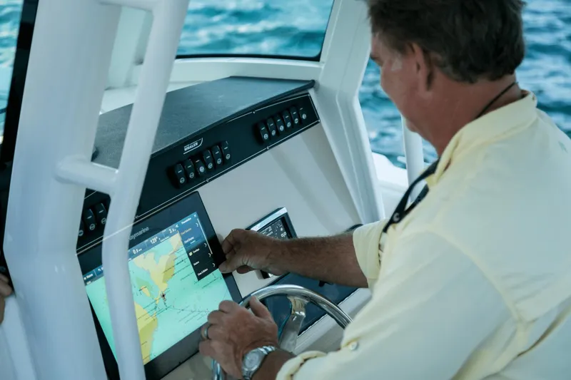 Slide: The Image of Boston Whaler 250 Outrage 2025 - 95