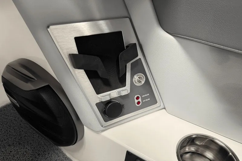 Slide: The Image of MasterCraft XT23 2026 - 88